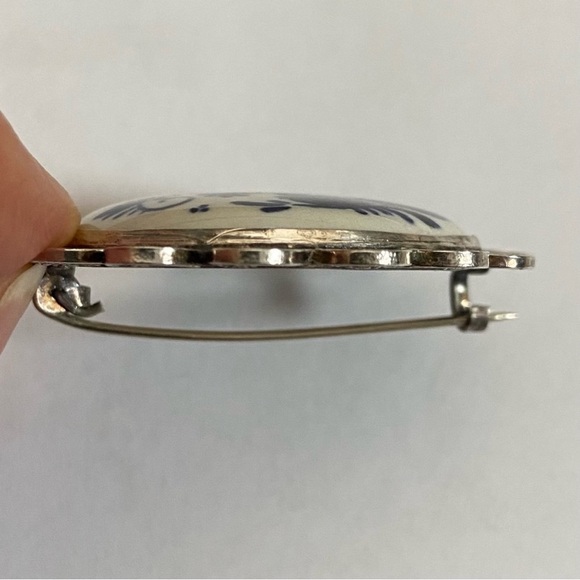 DELFT PORCELAIN- STERLING SILVER FILIGREE BROOCH PIN RARE FLOWER PATTERN - Picture 3 of 4